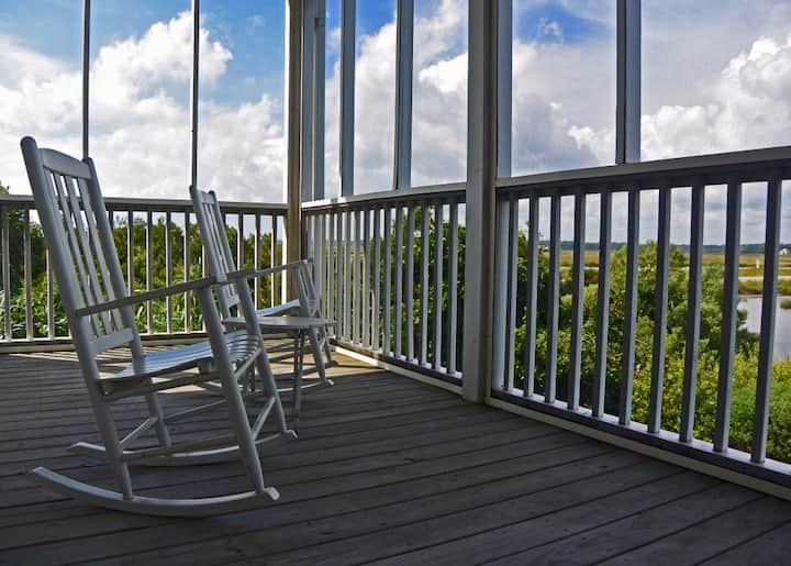 enclosed deck with screens